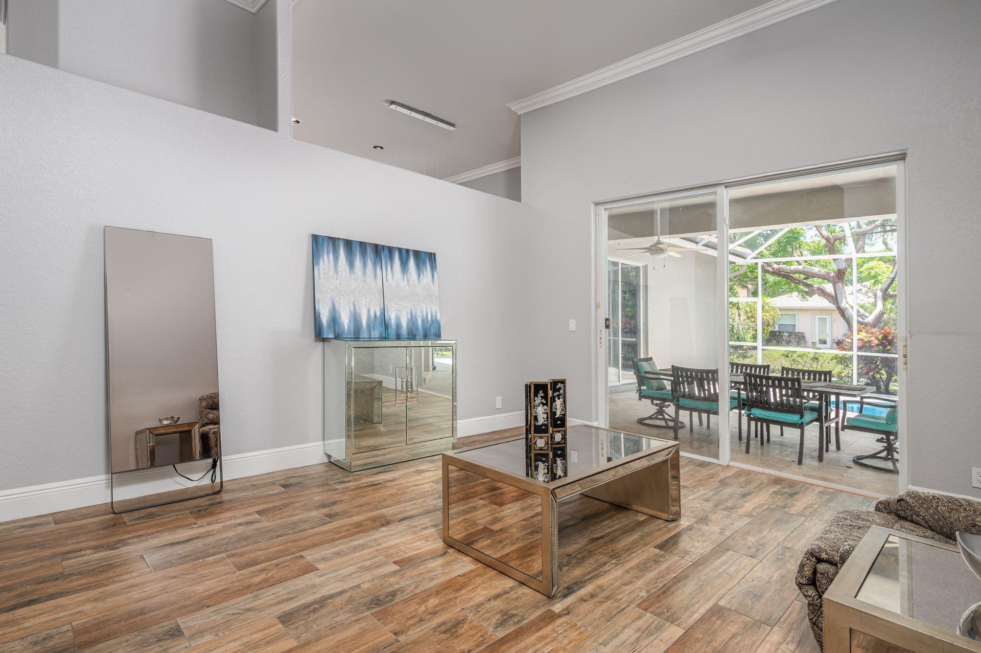 4927 NW 58th Ave