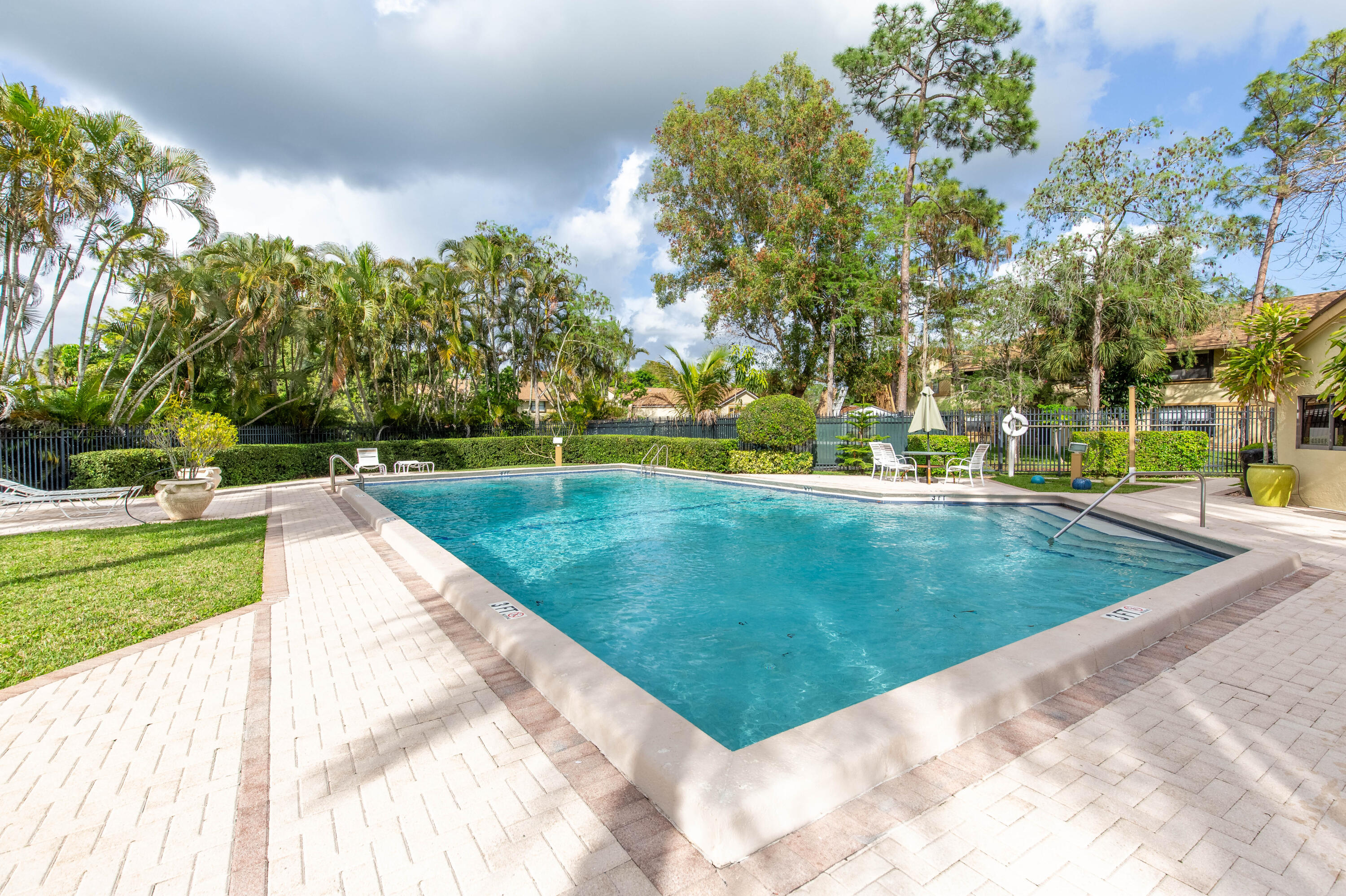 SHEFFIELD WOODS AT WELLINGTON CONDO - Residential