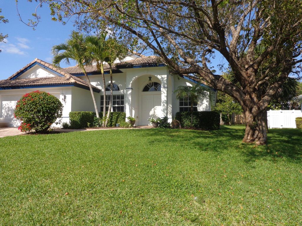 Photo of 153 Beacon Lane, Jupiter Inlet Colony, FL 33469 (MLS # R10787909)