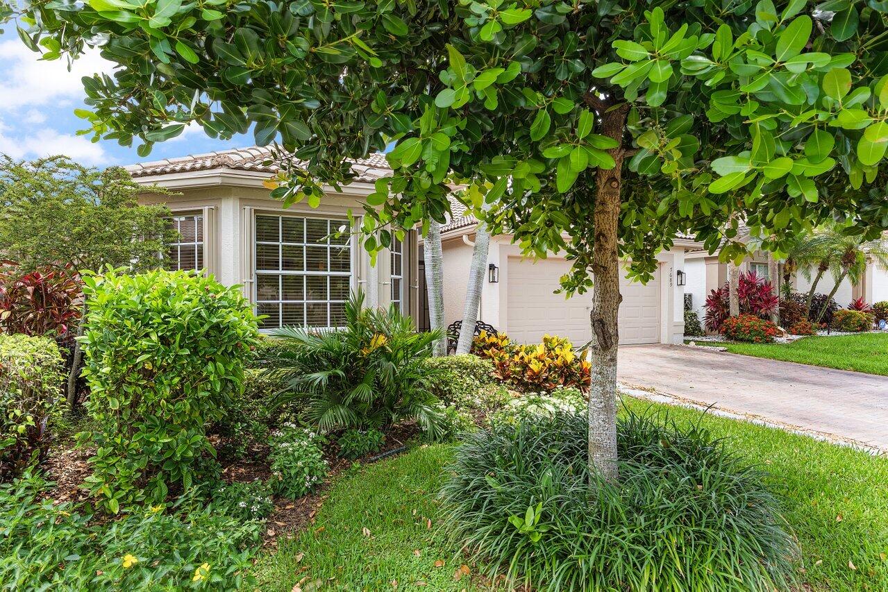 VALENCIA LAKES 3 - Residential