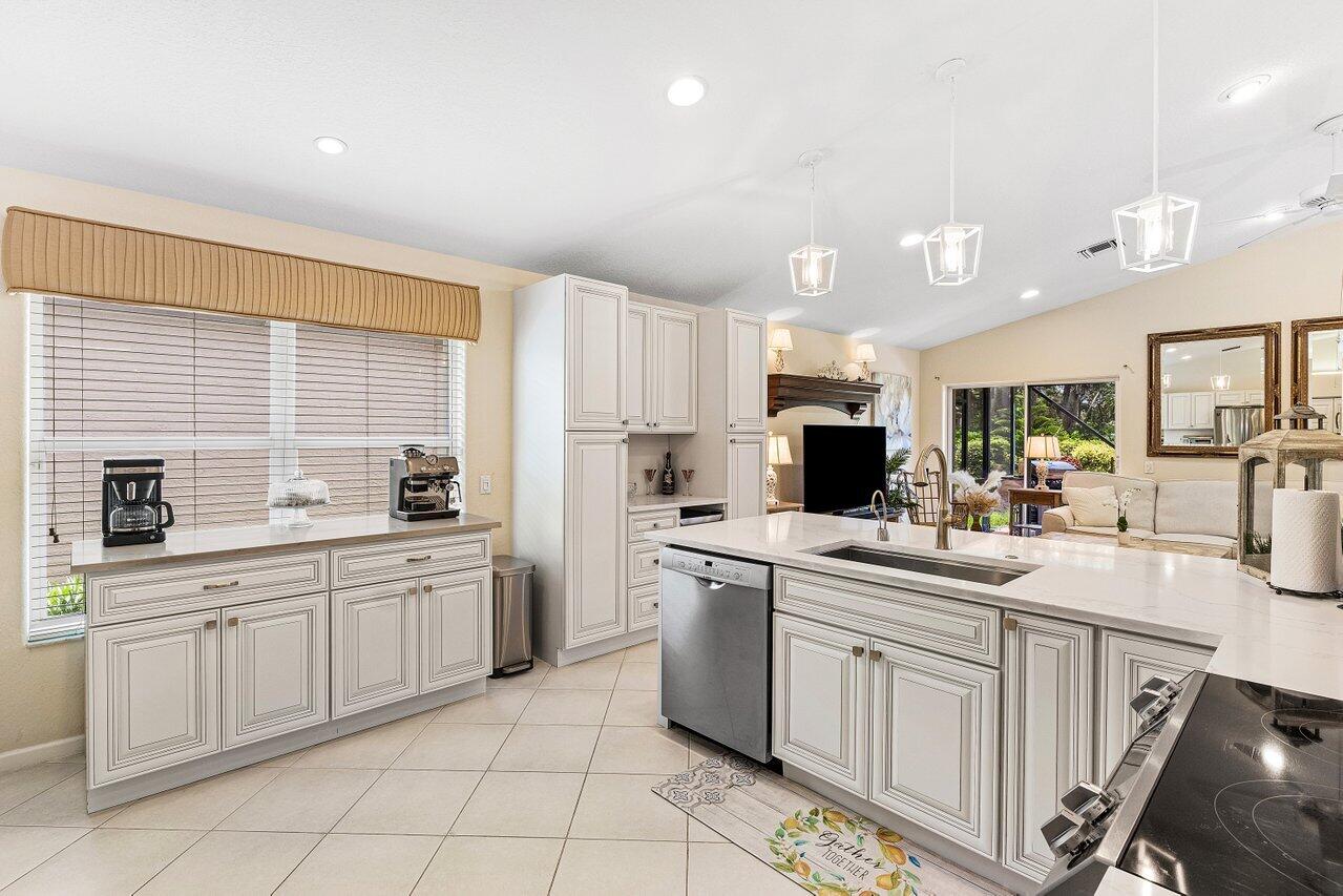 VALENCIA LAKES 3 - Residential