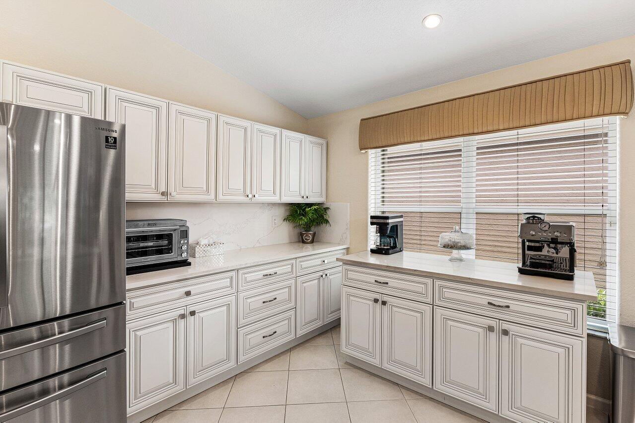 VALENCIA LAKES 3 - Residential