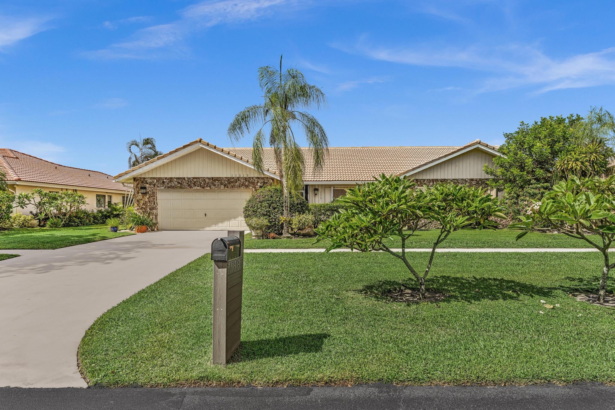 11313 PIPING ROCK Drive, Boynton Beach, FL, 33437/$659,000 3 11313 PIPING ROCK Drive