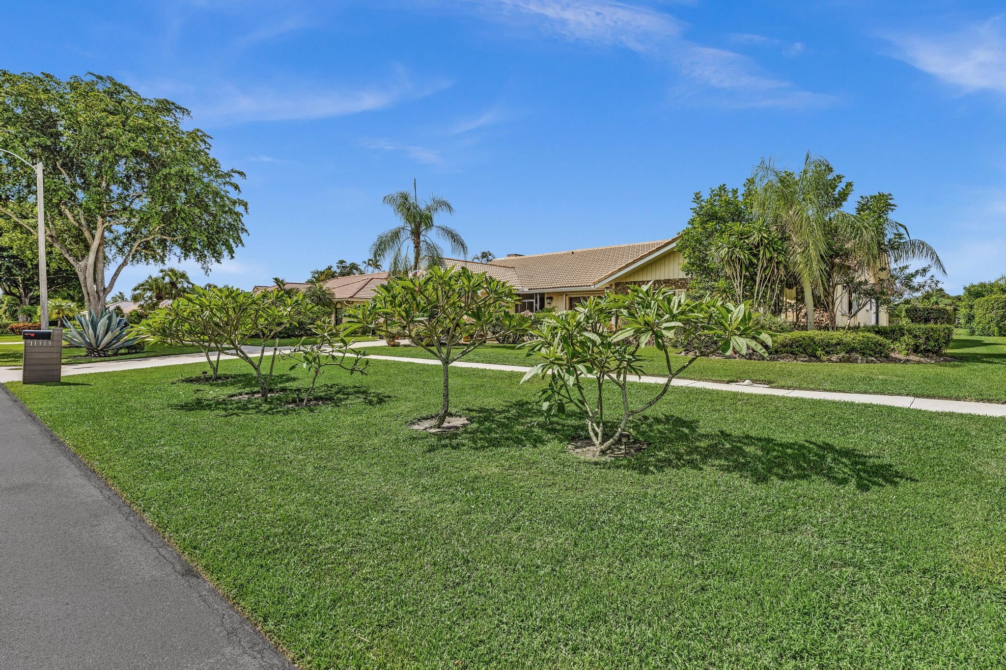 11313 PIPING ROCK Drive, Boynton Beach, FL, 33437/$659,000 4 11313 PIPING ROCK Drive