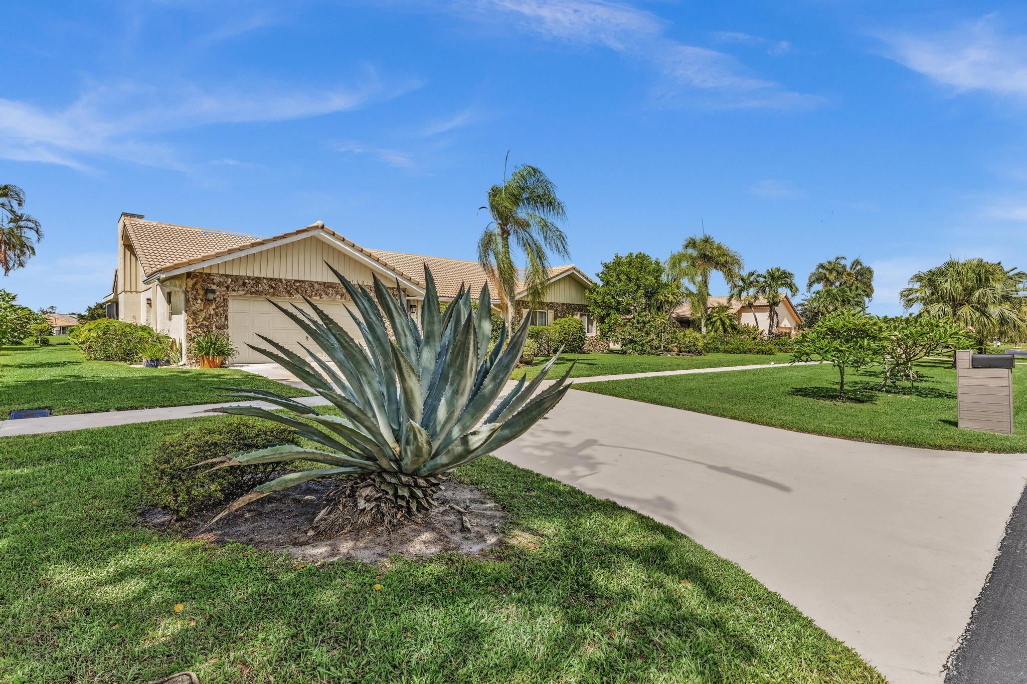 11313 PIPING ROCK Drive, Boynton Beach, FL, 33437/$659,000 2 11313 PIPING ROCK Drive