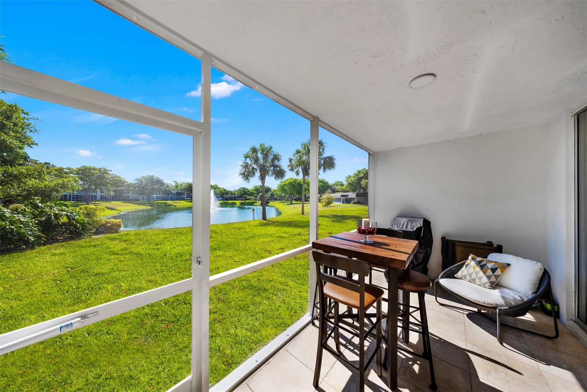 3641 Oaks Clubhouse Dr 106