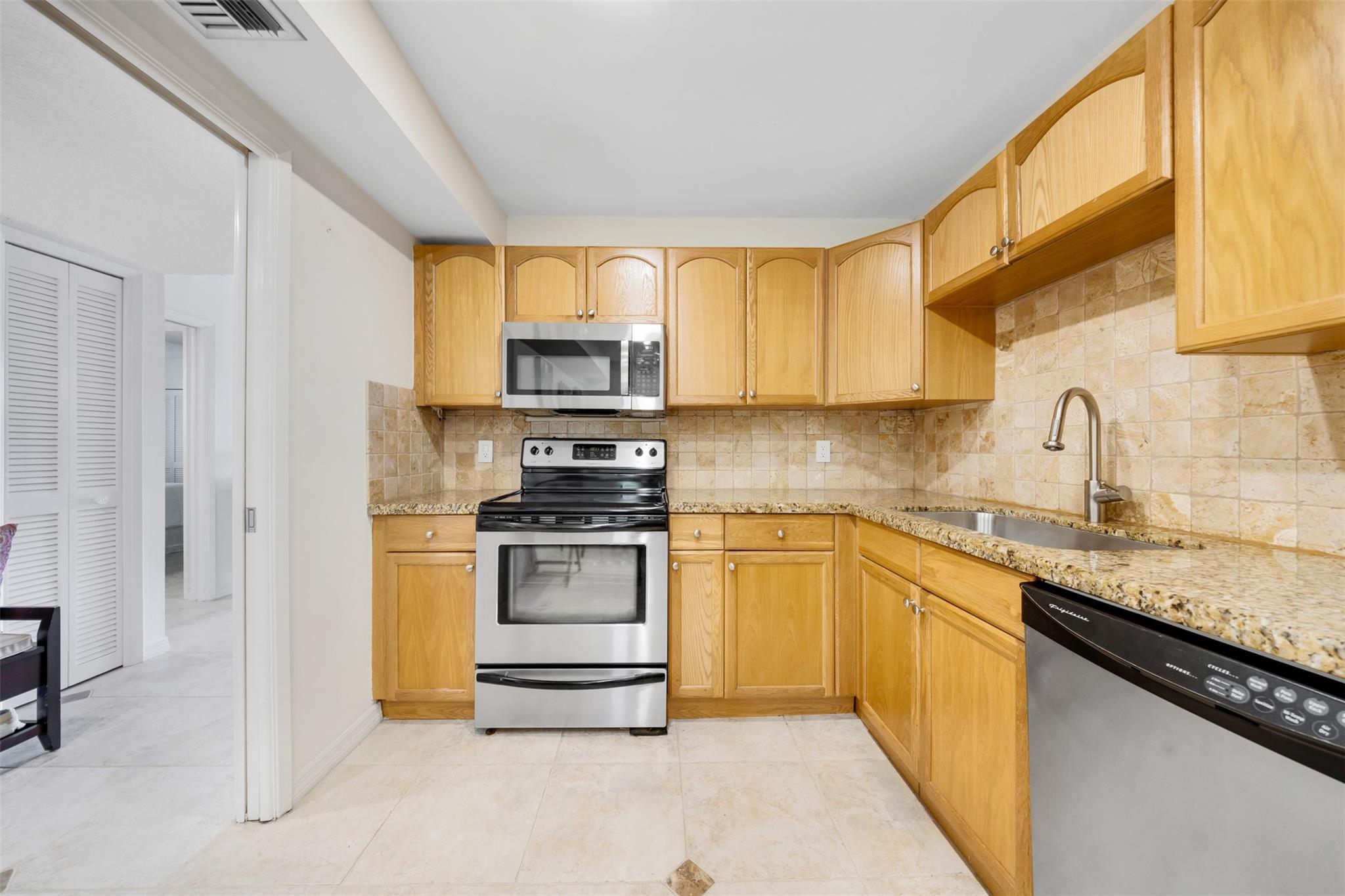 3641 Oaks Clubhouse Dr 106