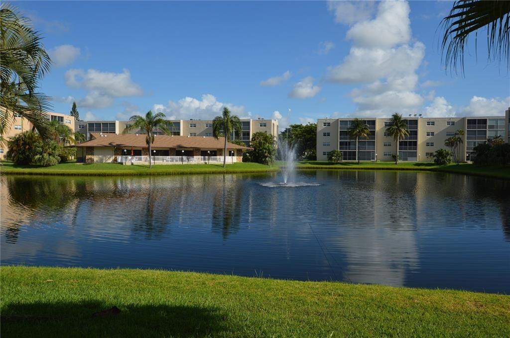 MEADOWBROOK LAKES CONDO - Residential