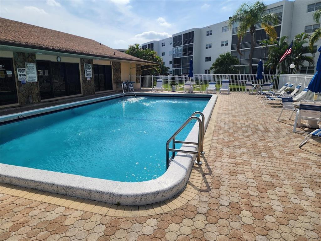 MEADOWBROOK LAKES CONDO - Residential