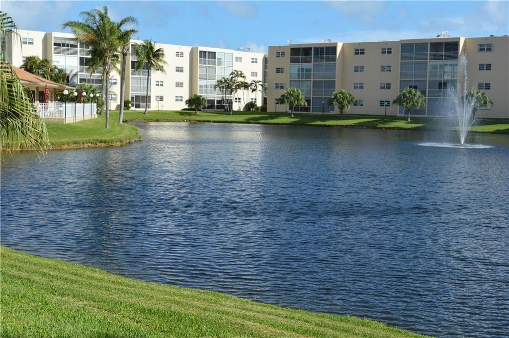 MEADOWBROOK LAKES CONDO - Residential