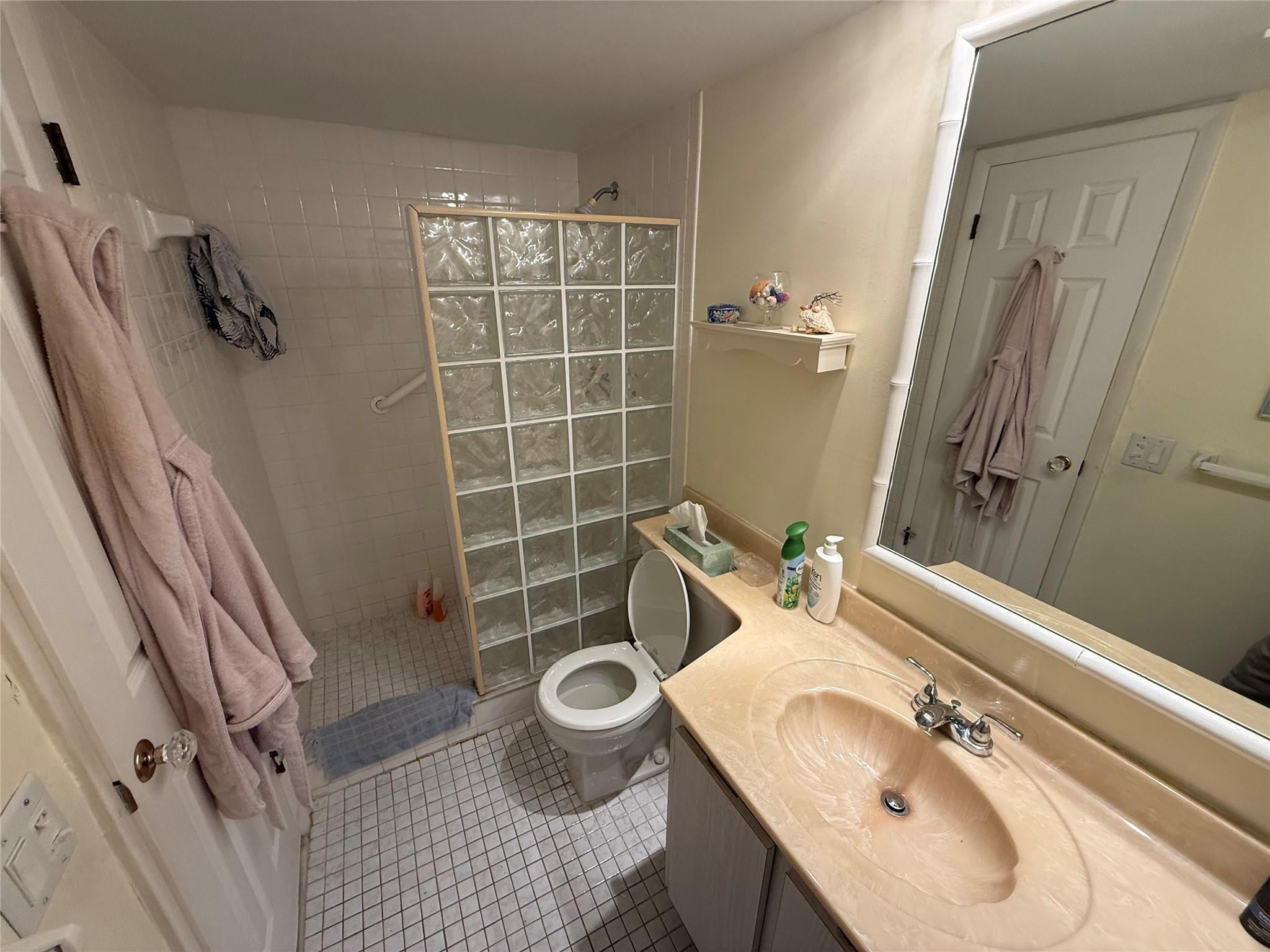 MEADOWBROOK LAKES CONDO - Residential