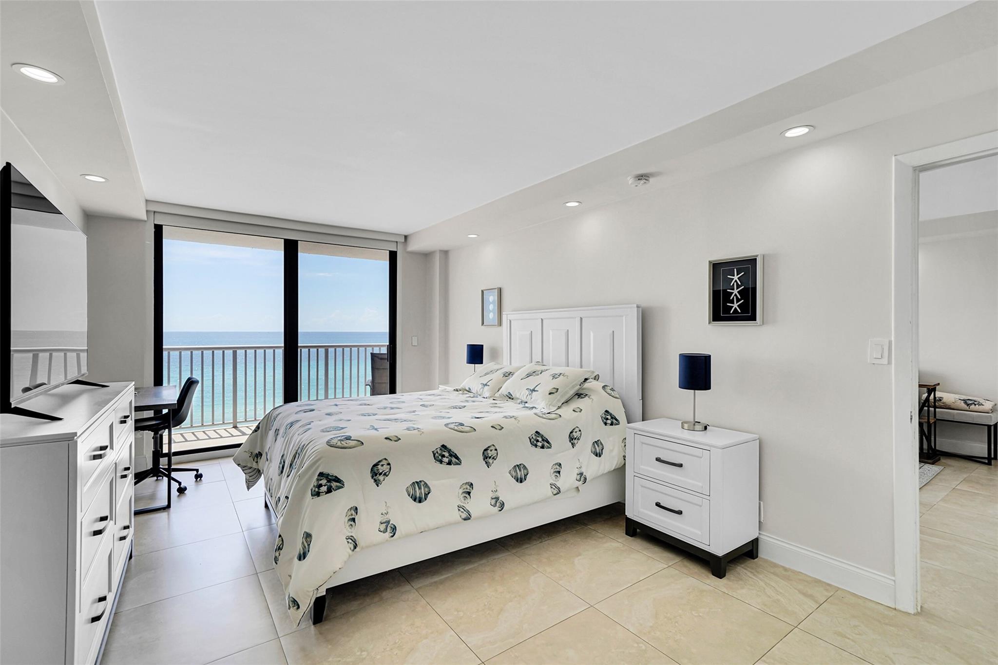 EDGEWATER - Residential Lease