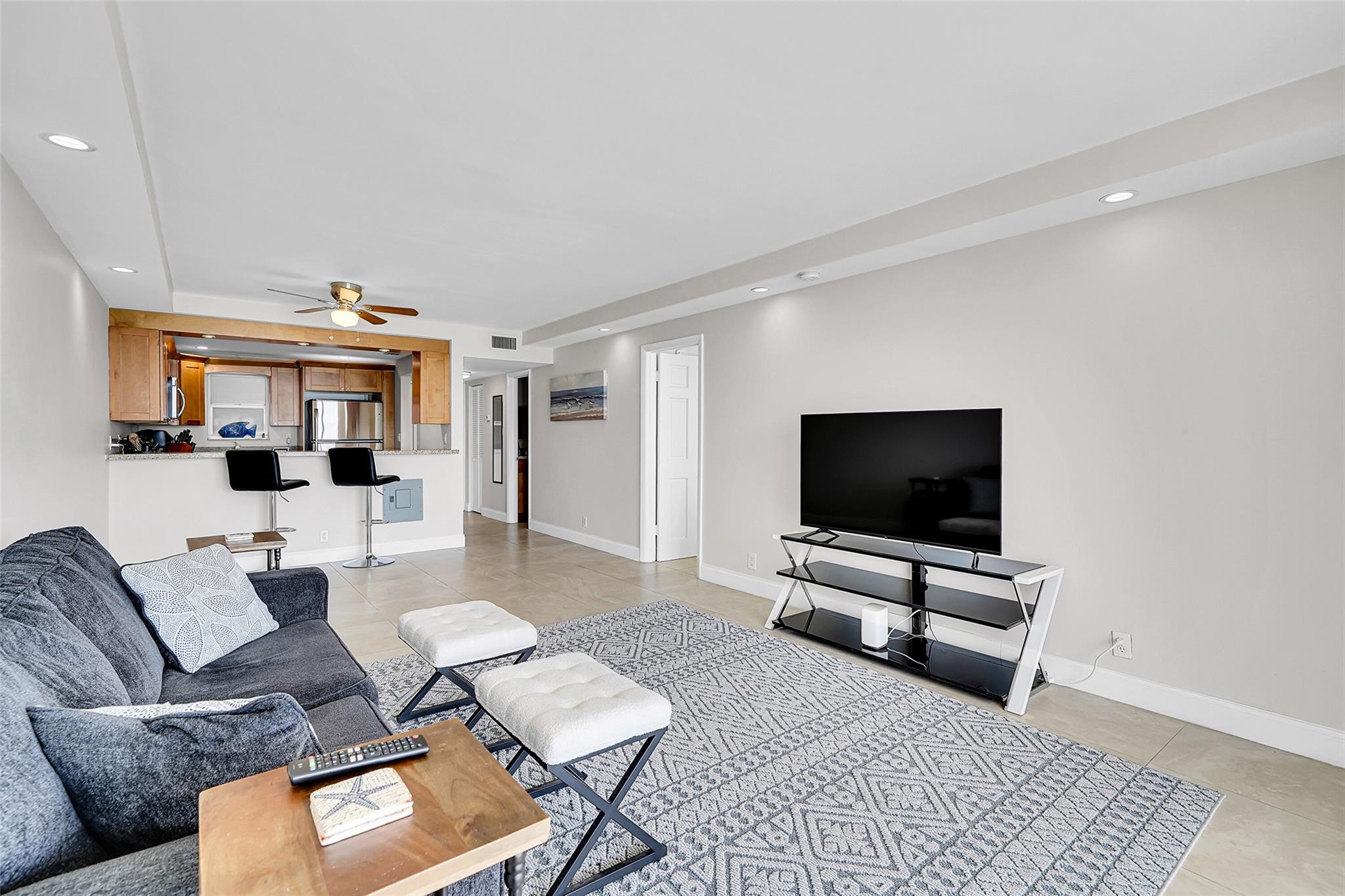 EDGEWATER - Residential Lease