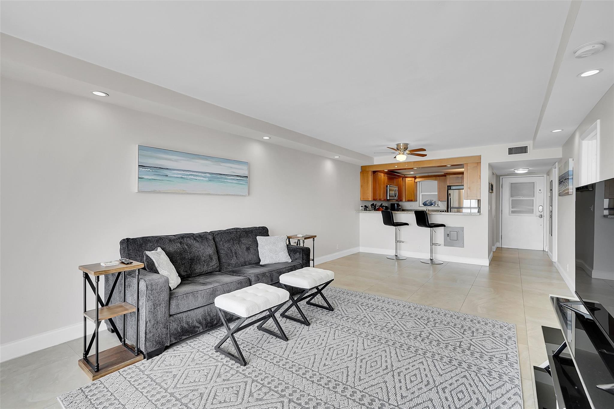 EDGEWATER - Residential Lease