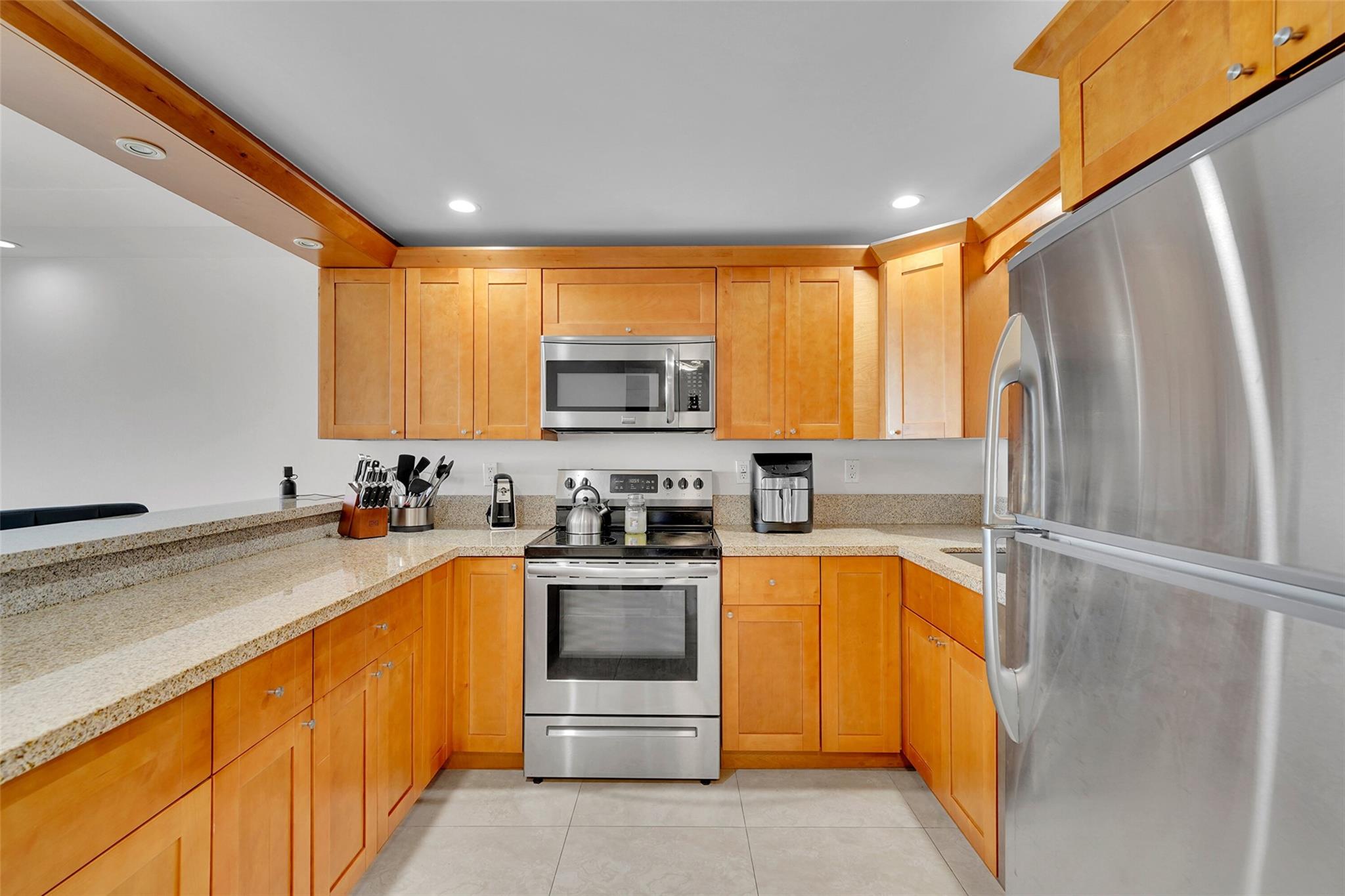 EDGEWATER - Residential Lease