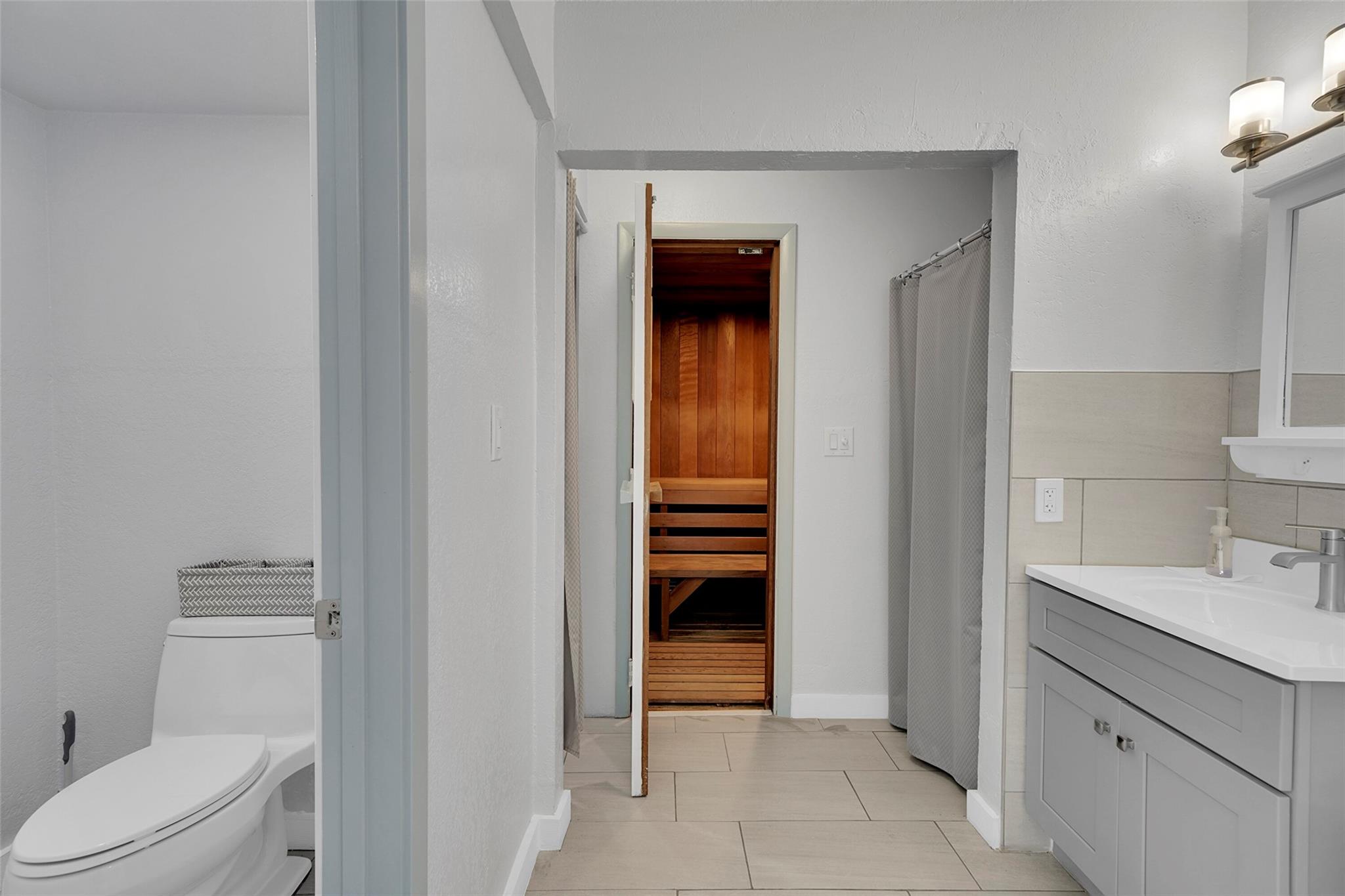 EDGEWATER - Residential Lease