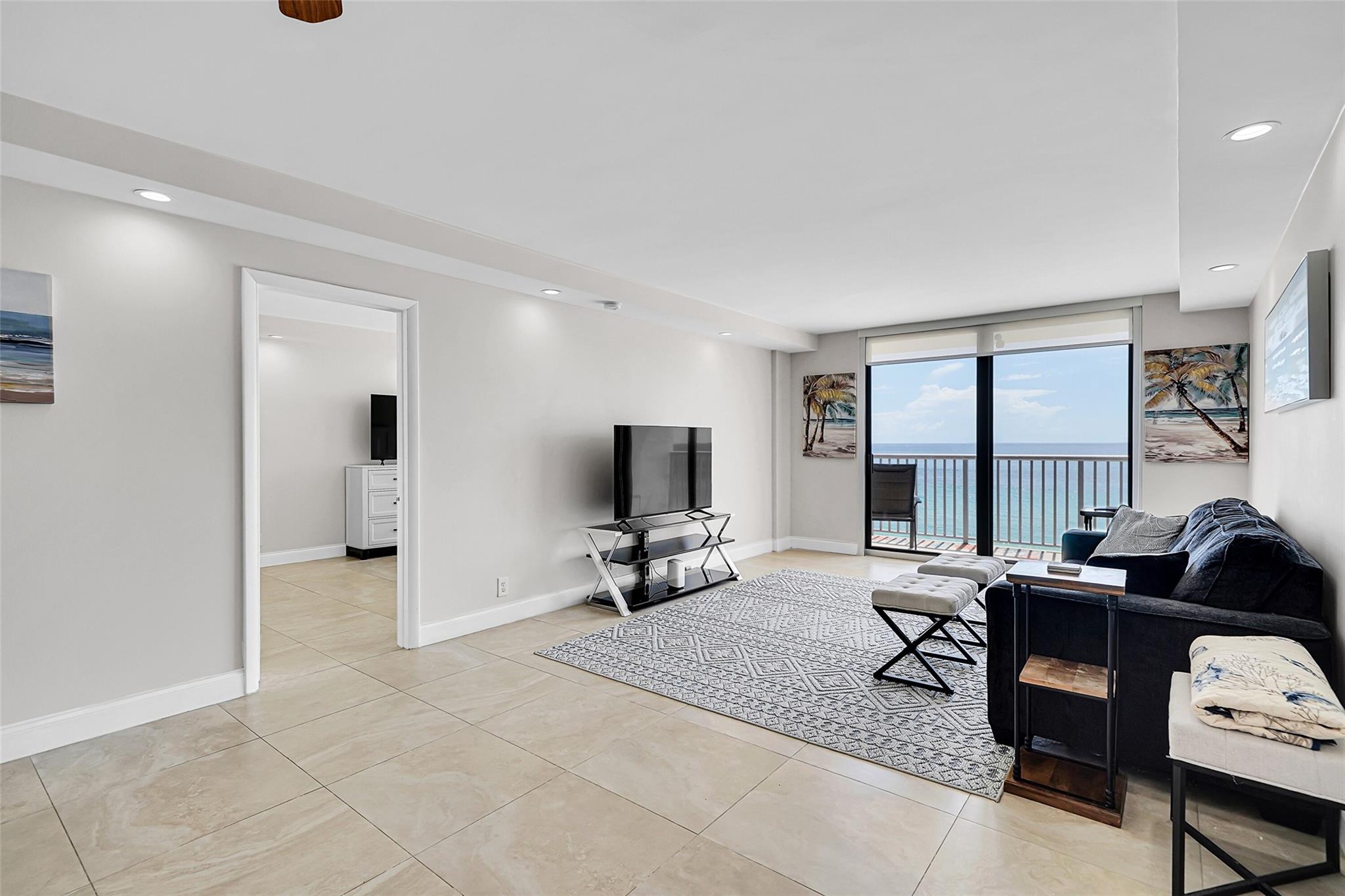 EDGEWATER - Residential Lease