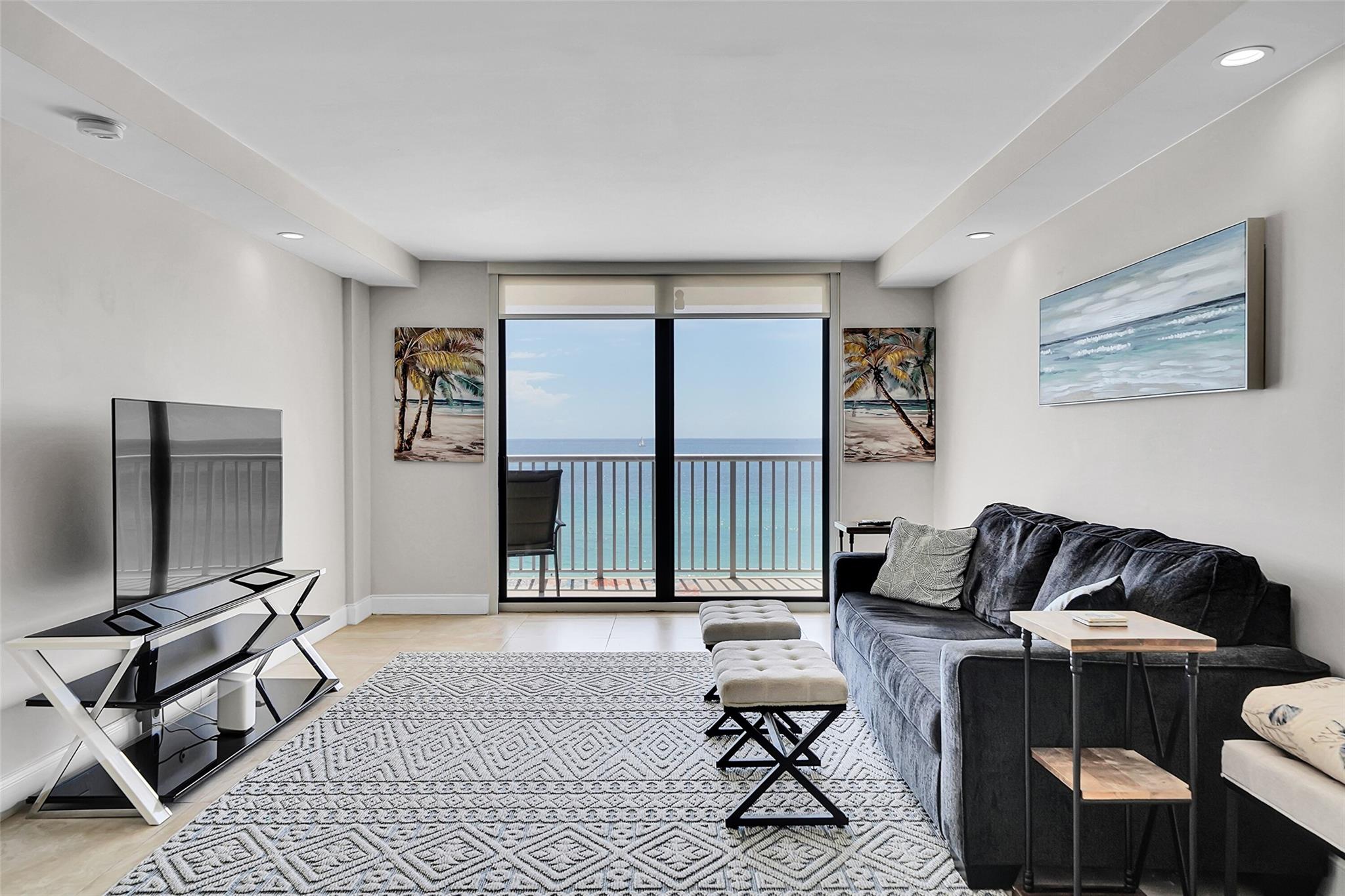 EDGEWATER - Residential Lease