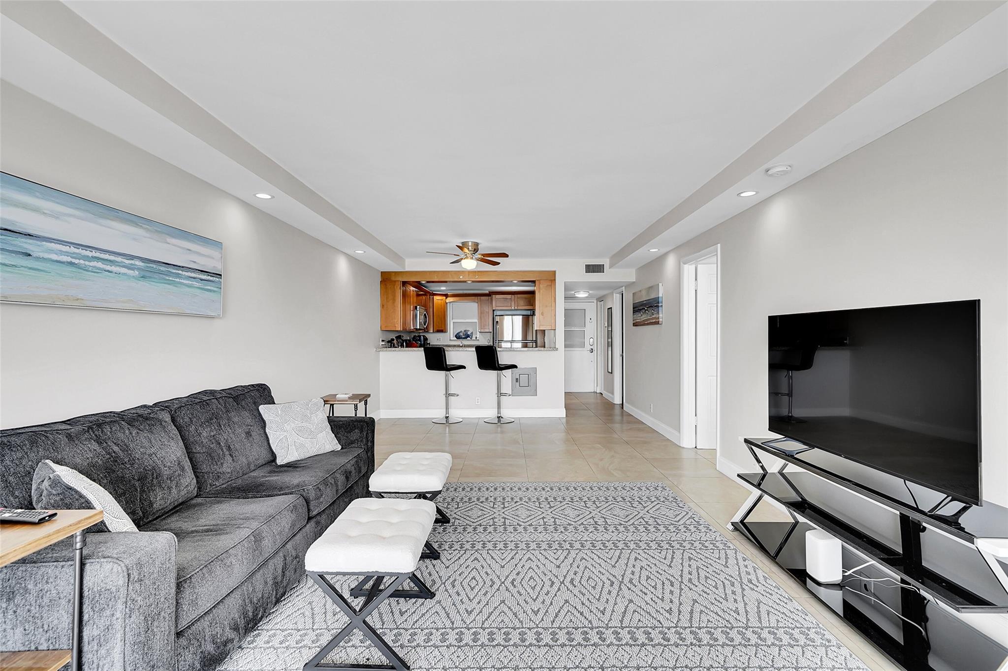 EDGEWATER - Residential Lease