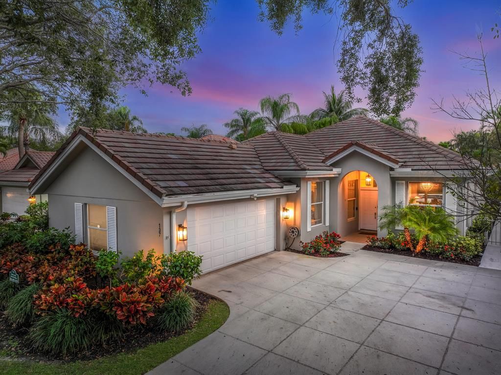 Photo of 137 Hampton Circle, Jupiter, FL 33458 (MLS # R10881017)