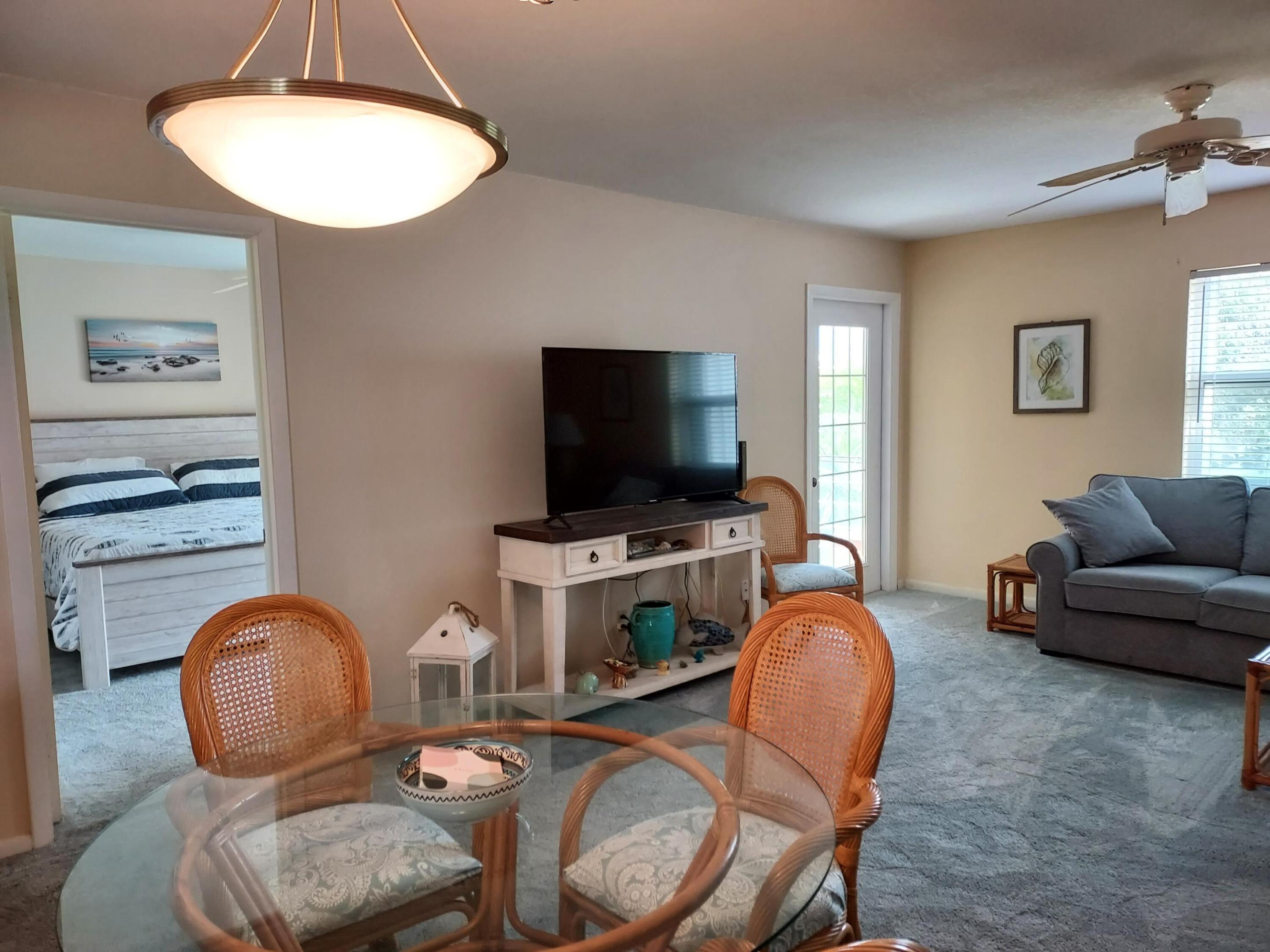 VILLAS ON THE GREEN CONDO - Residential Lease