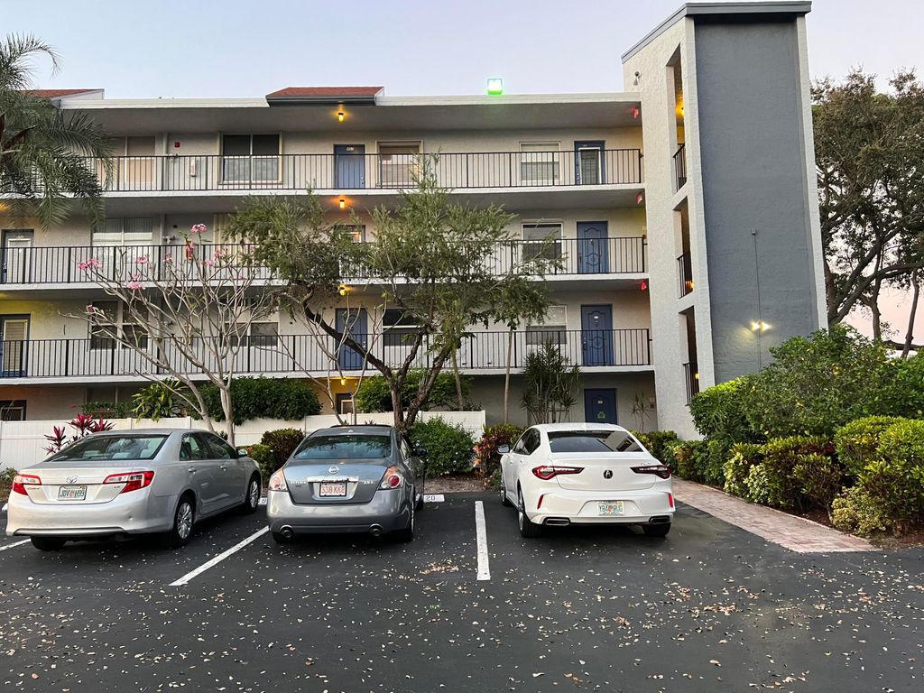 Photo of 14701 Cumberland Drive #2080, Delray Beach, FL 33446 (MLS # R11166518)