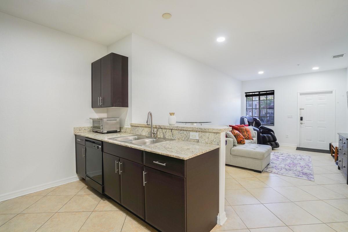 141 NW 2nd Ave 4