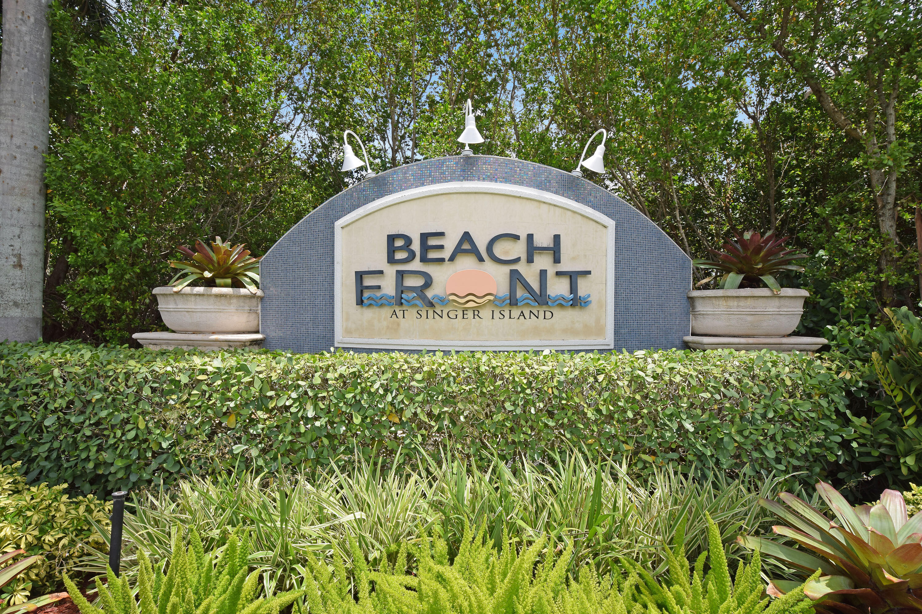 BEACH FRONT AT SINGER ISL - Residential