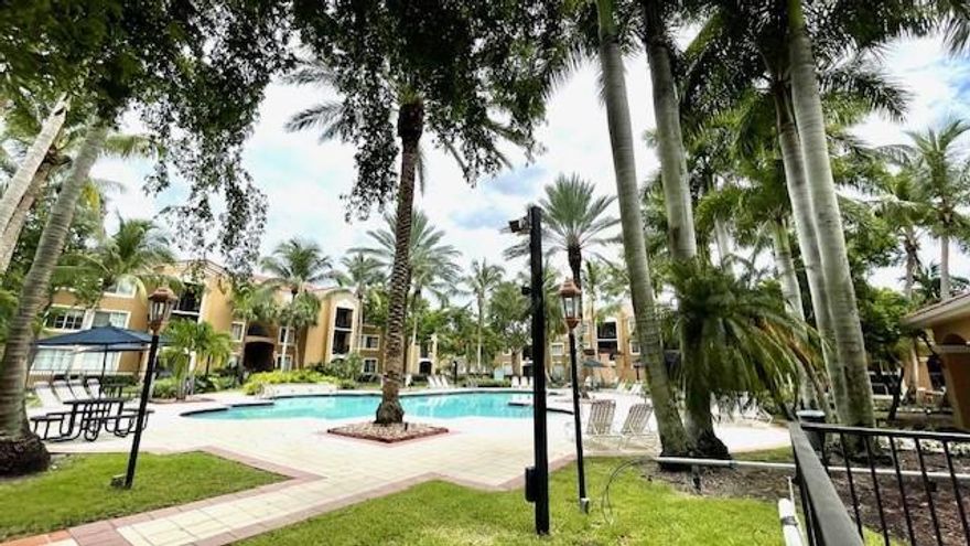 Beautiful and cozy 1-bedroom, 1-bath apartment located in the desirable gated community of St. Andrews at Nob Hill in Tamarac. This bright and spacious home features modern finishes, a comfortable open layout, and access to resort-style amenities including a pool, gym, and clubhouse. Perfectly located near highways, shopping, dining, and top-rated schools 
A wonderful opportunity in a desirable and well-maintained area — perfect for tenants and realtors to come visit!