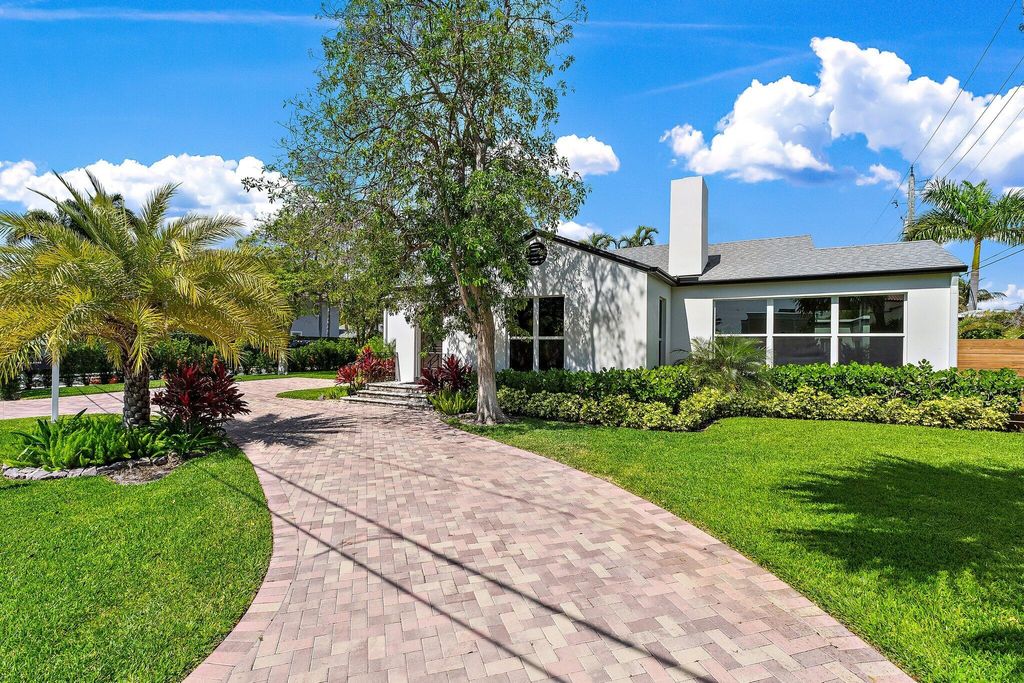 Photo of 4015 Washington Road, West Palm Beach, FL 33405 (MLS # B26025568)