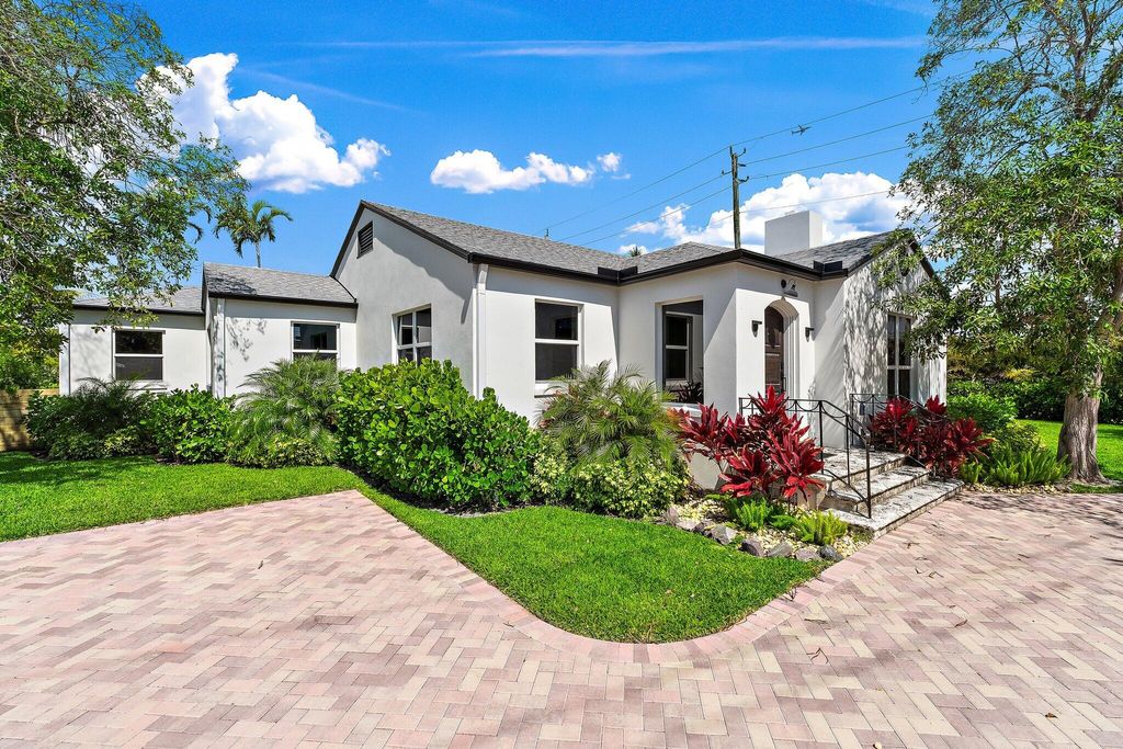 Photo of 4015 Washington Road, West Palm Beach, FL 33405 (MLS # B26025568)
