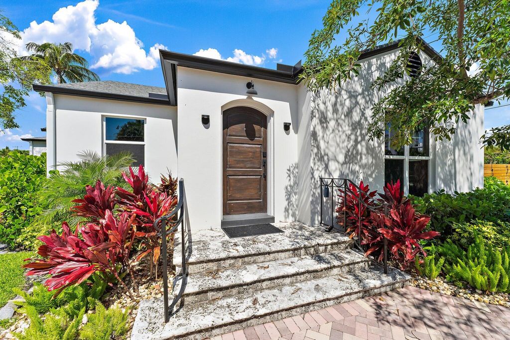 Photo of 4015 Washington Road, West Palm Beach, FL 33405 (MLS # B26025568)
