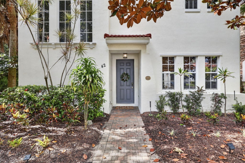 Photo of 42 Stoney Drive, Palm Beach Gardens, FL 33410 (MLS # B26070332)
