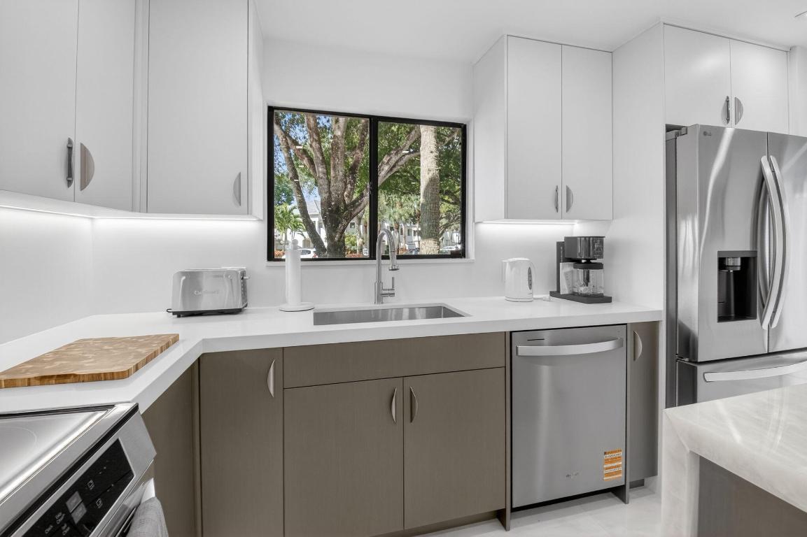 GLENEAGLES CONDO V - Residential Lease