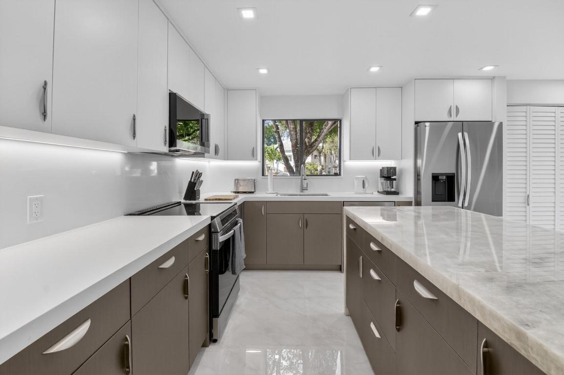 GLENEAGLES CONDO V - Residential Lease