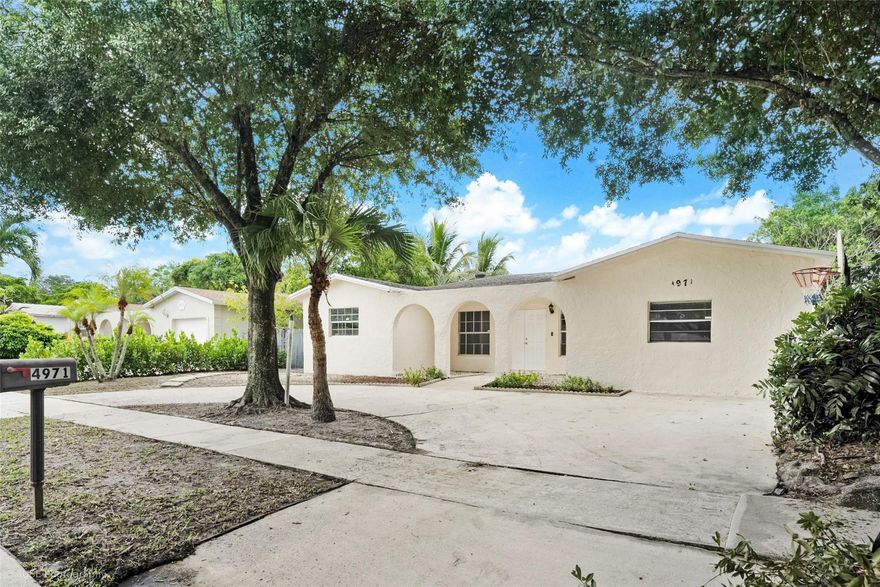 Live the South Florida lifestyle in Spacious Home with a pool and tropical vibes!
This 3-bed, 2-bath Margate gem includes a bright open floor plan, a converted garage bonus room, and a backyard paradise featuring a sparkling pool, palm trees, and lounging area.
Perfect for relaxing weekends or entertaining friends.
Close to Coral Springs and Coconut Creek shops, restaurants, and parks.
Your private retreat in the city!