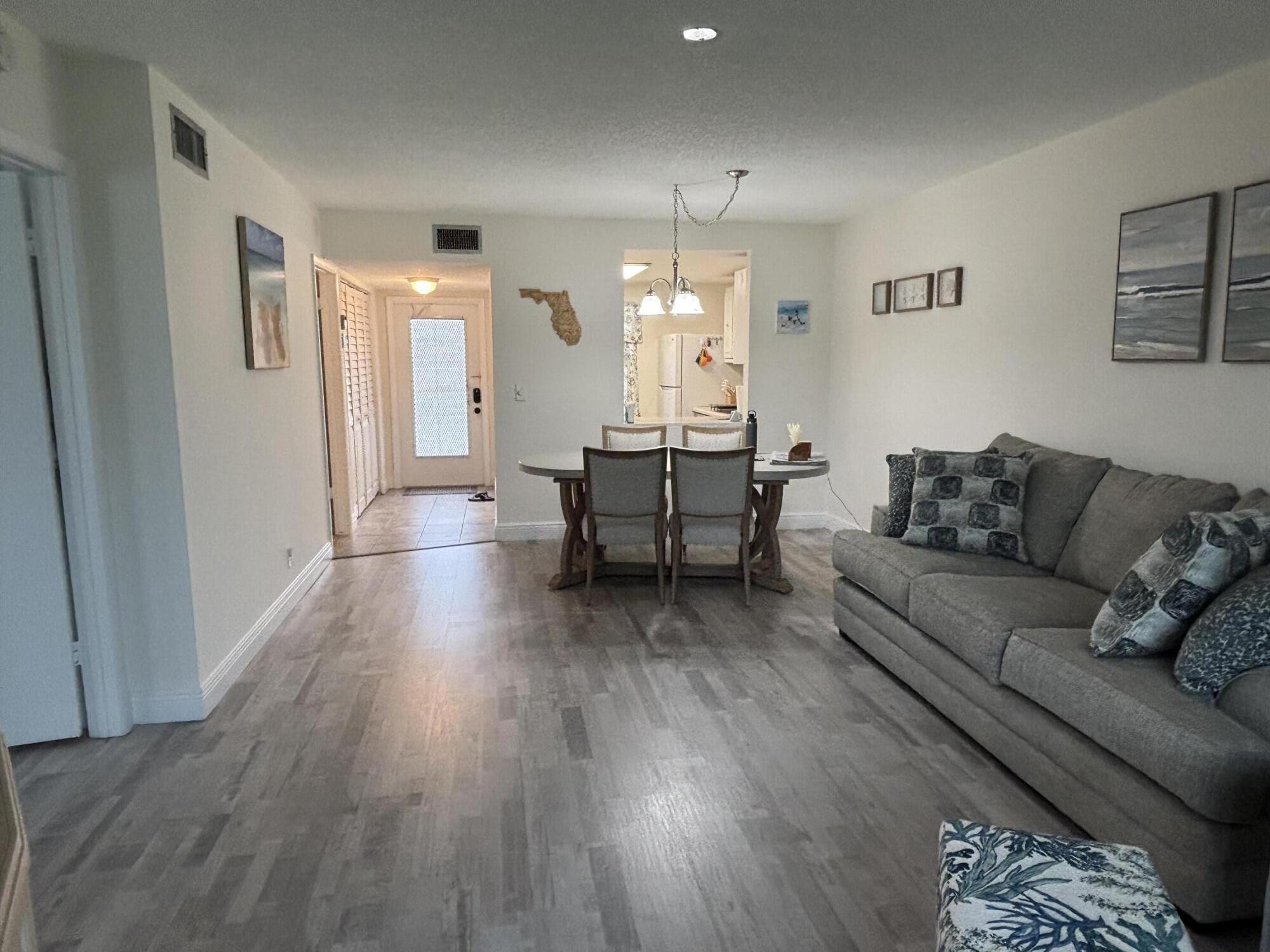 VILLAGES OF ORIOLE ABBEY CONDO - Residential