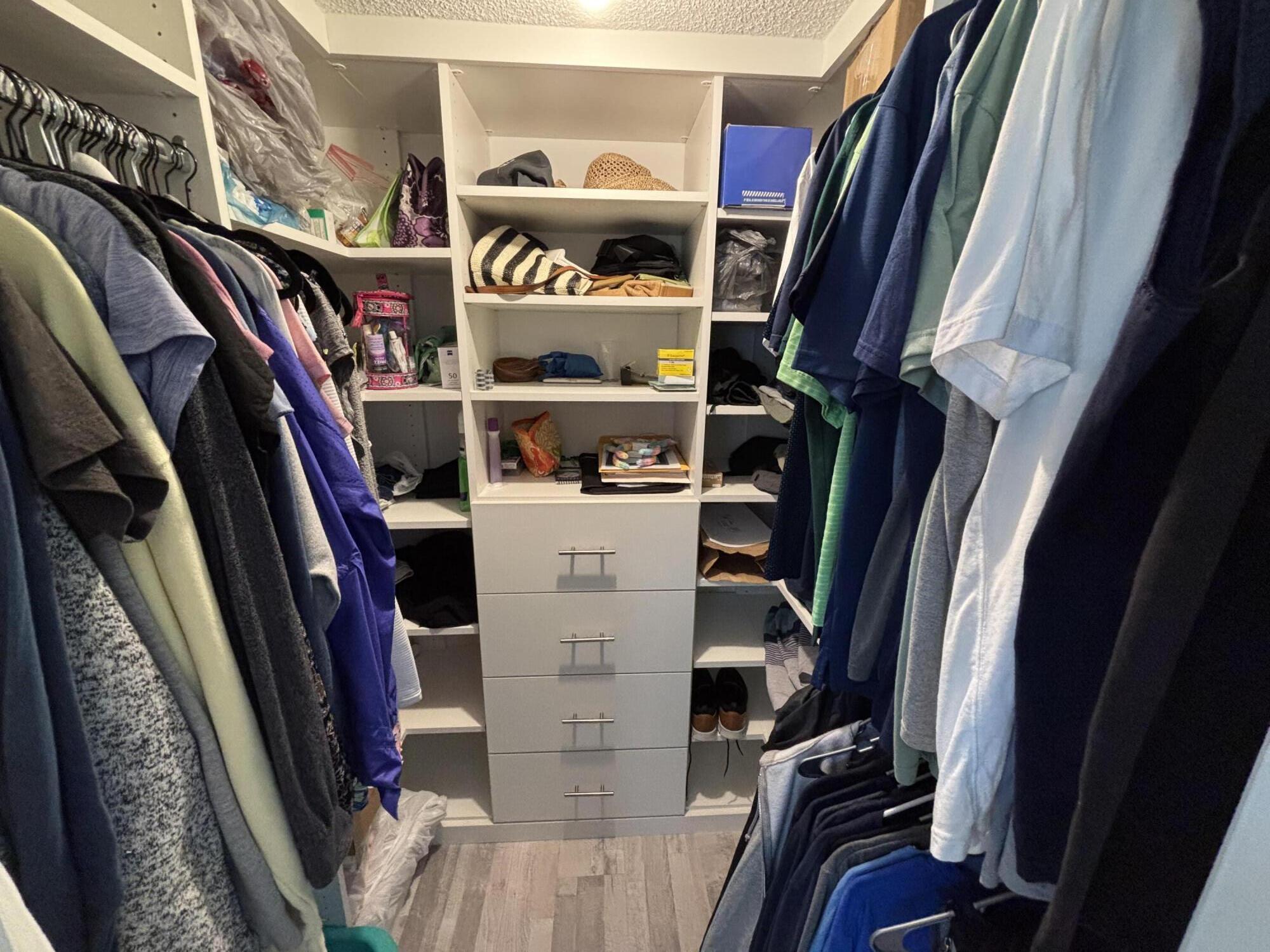 VILLAGES OF ORIOLE ABBEY CONDO - Residential