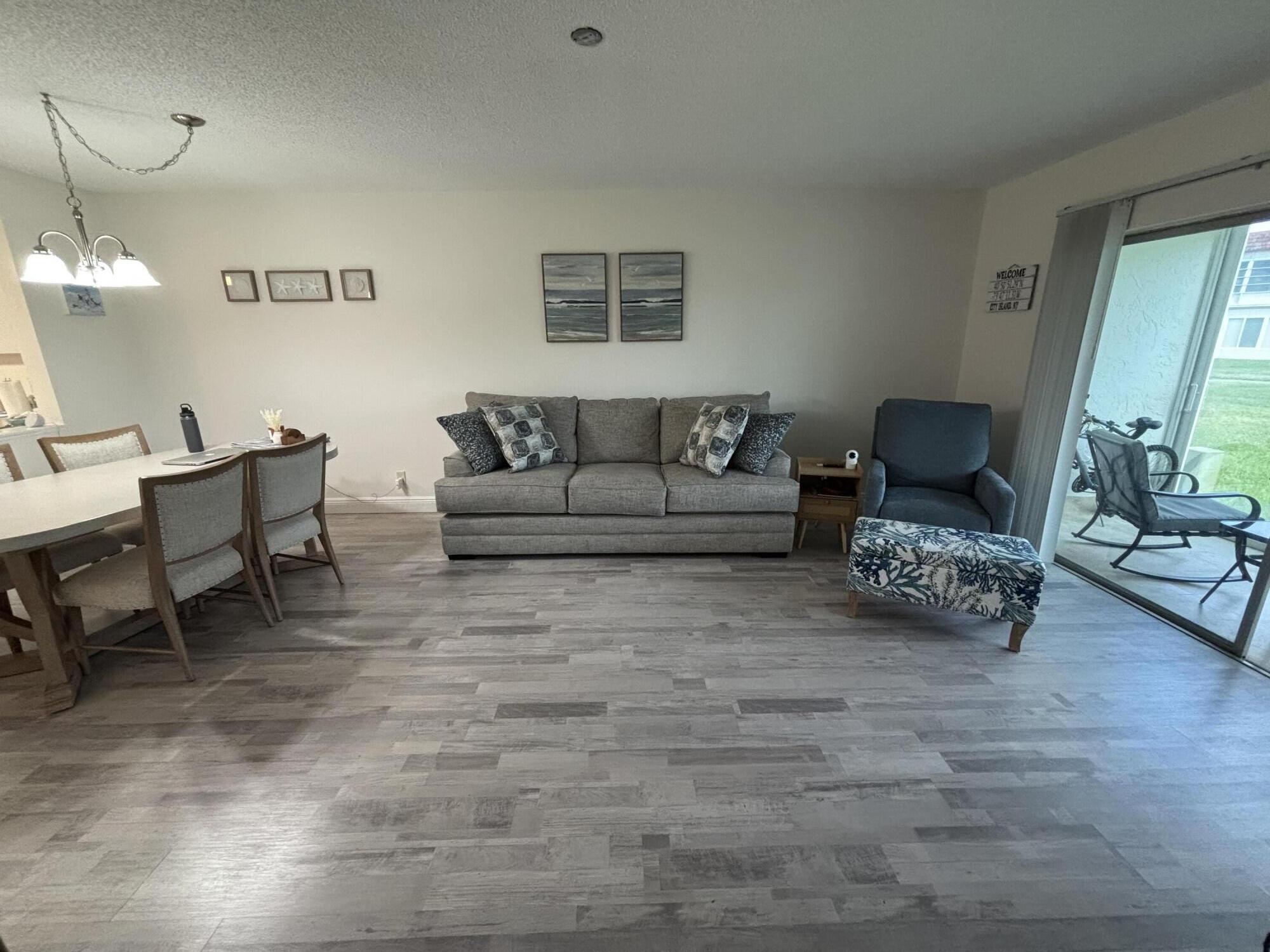 VILLAGES OF ORIOLE ABBEY CONDO - Residential