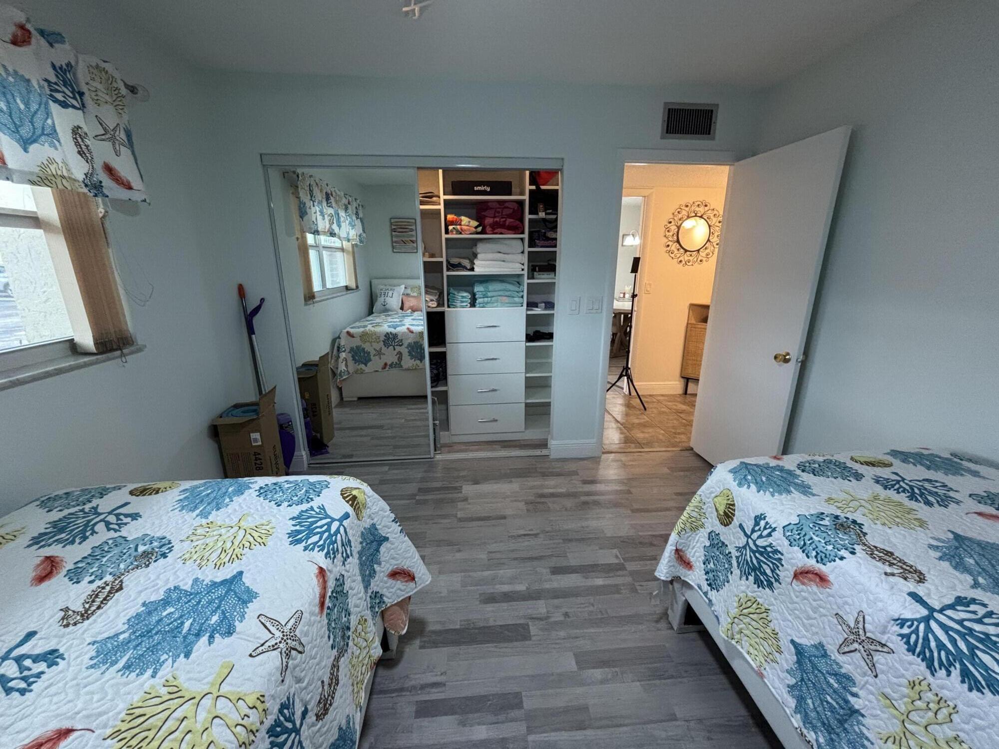 VILLAGES OF ORIOLE ABBEY CONDO - Residential