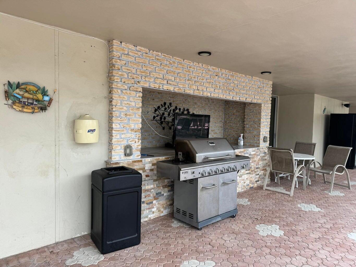 VILLAGES OF ORIOLE ABBEY CONDO - Residential