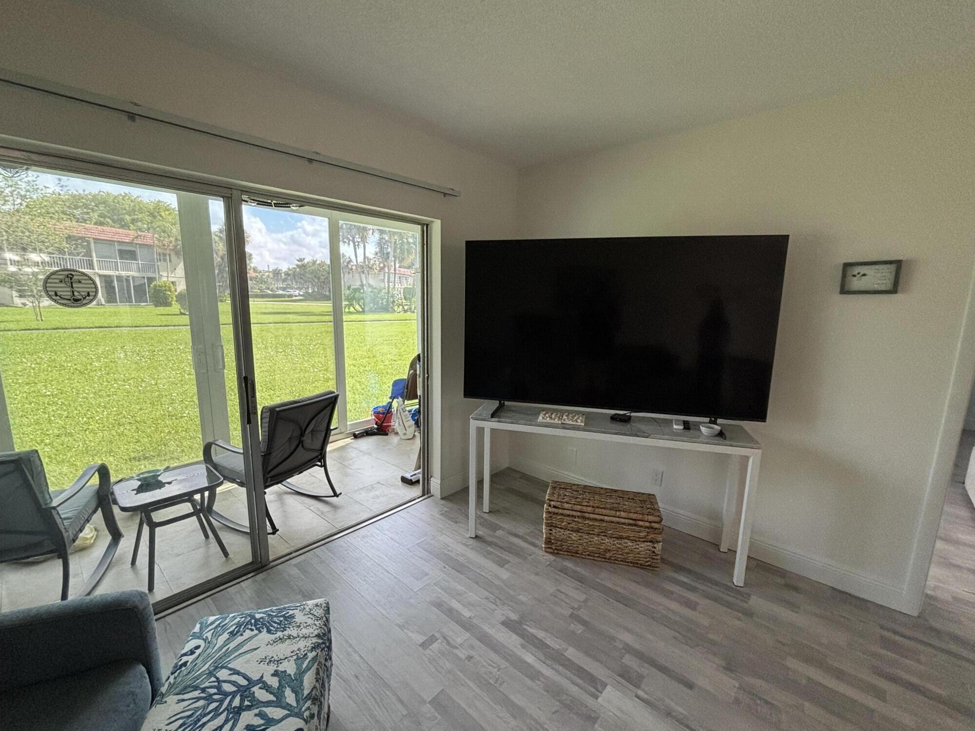 VILLAGES OF ORIOLE ABBEY CONDO - Residential