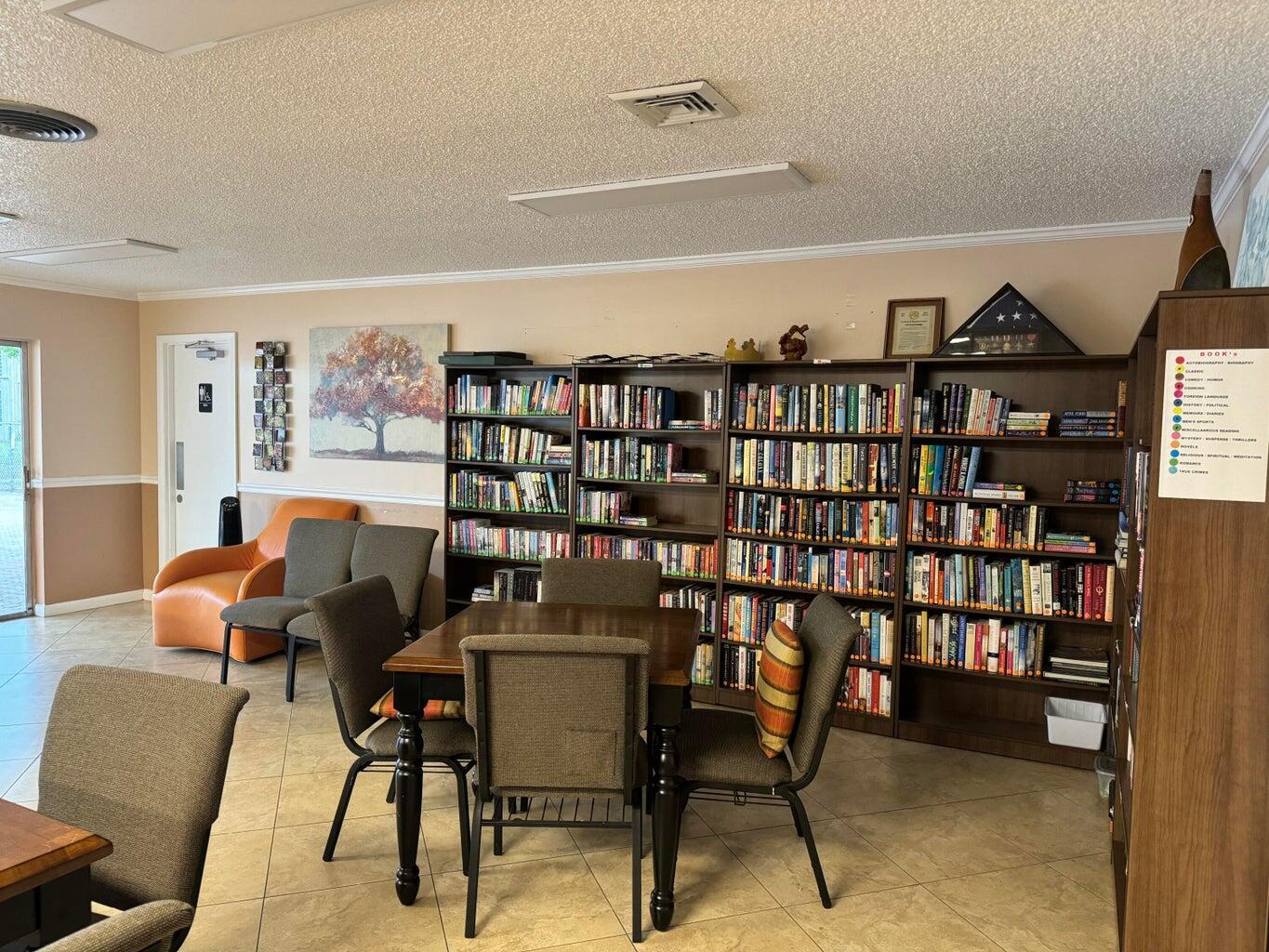 VILLAGES OF ORIOLE ABBEY CONDO - Residential