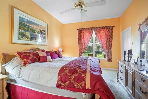 Single Family Residence in Palm Beach Gardens FL 8695 Wakefield Drive 12.jpg