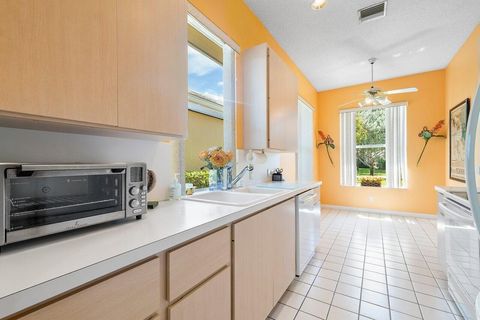 Single Family Residence in Palm Beach Gardens FL 8695 Wakefield Drive 10.jpg