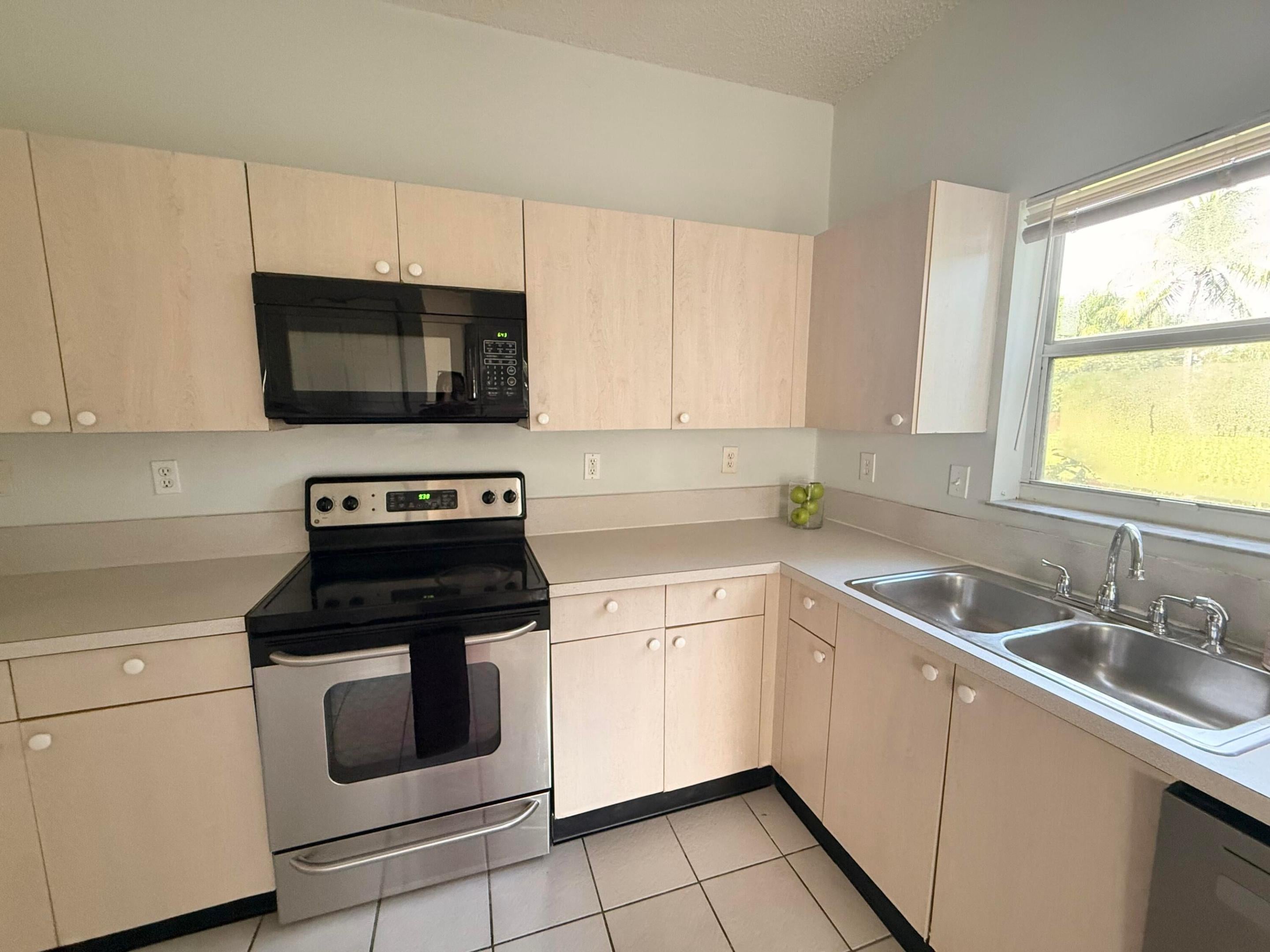 12077 Sunset Point Circle