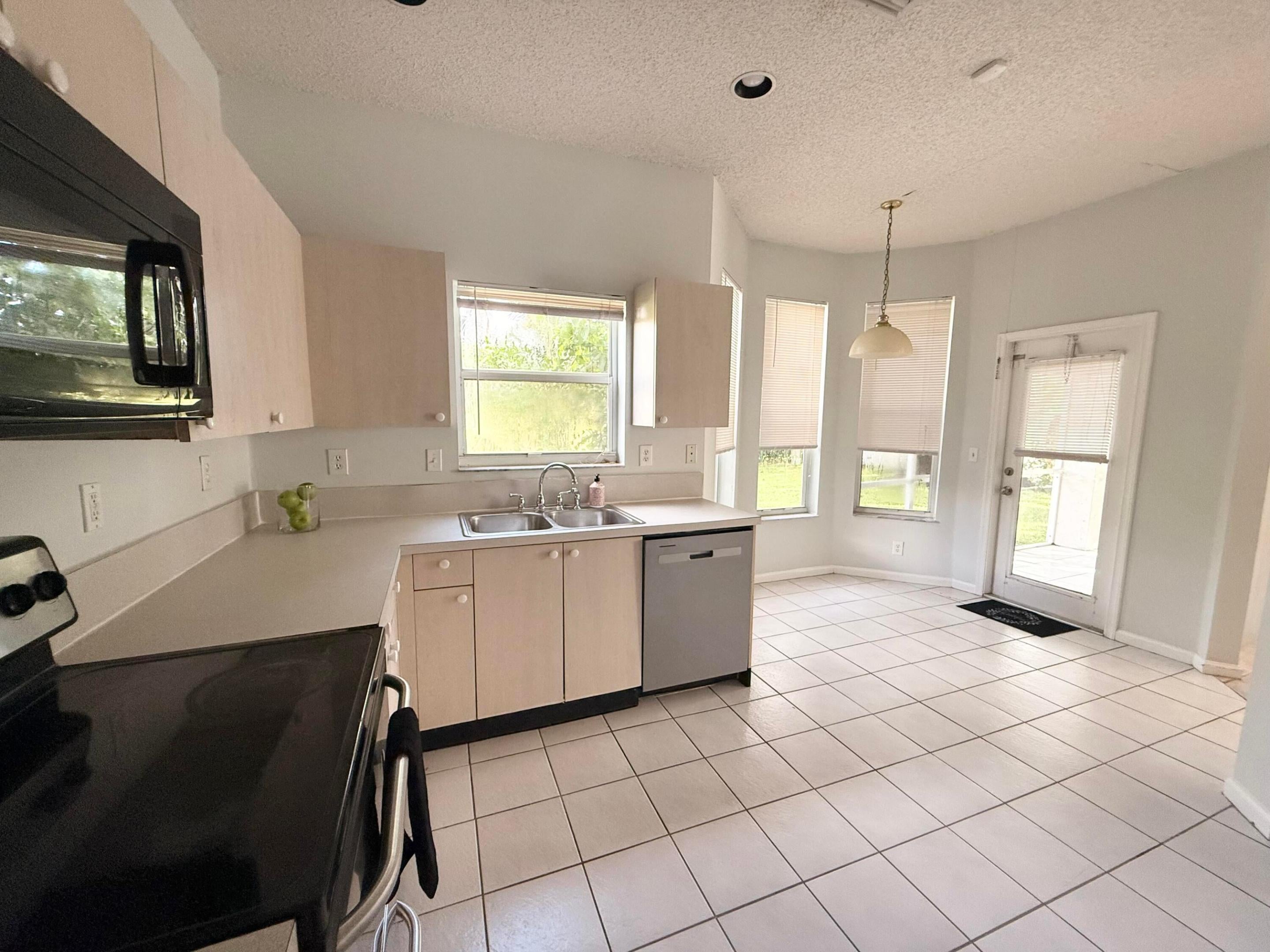 12077 Sunset Point Circle