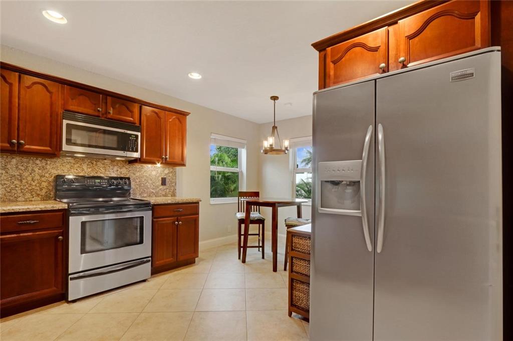 LIGHTHOUSE POINT ESTATES - Residential