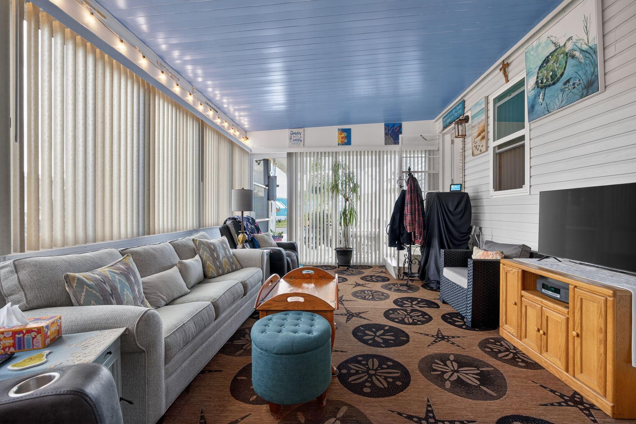 WOODBRIDGE MOBILE VILLAGE - Residential