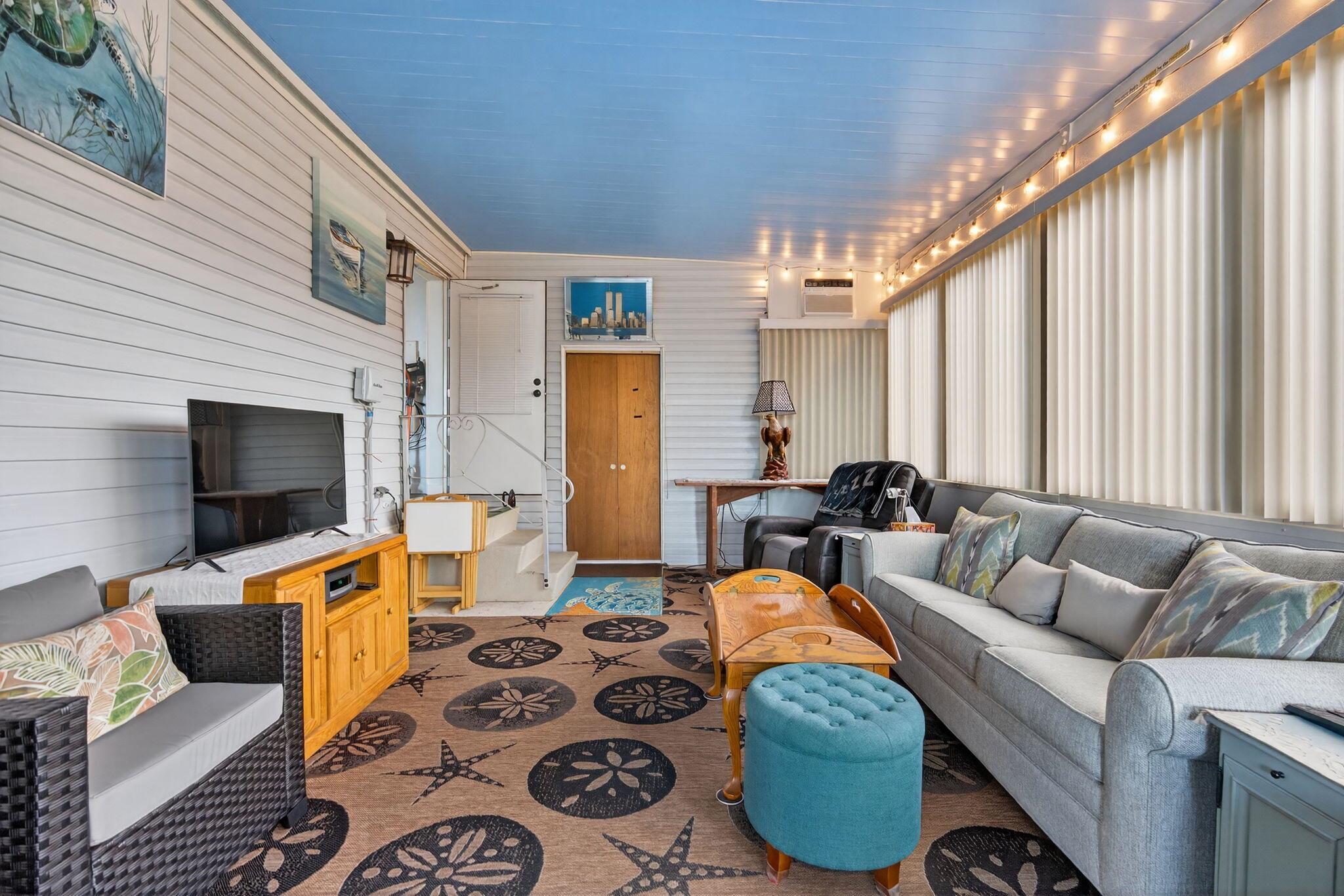 WOODBRIDGE MOBILE VILLAGE - Residential